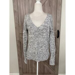 Talula Small V-neck gray and white cableknit sweater